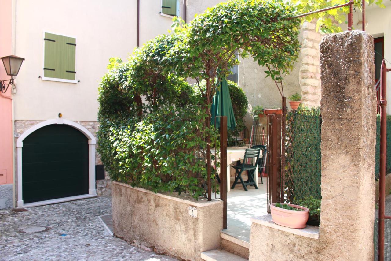 Villa Casa Angelo Torri Del Benaco Exterior foto